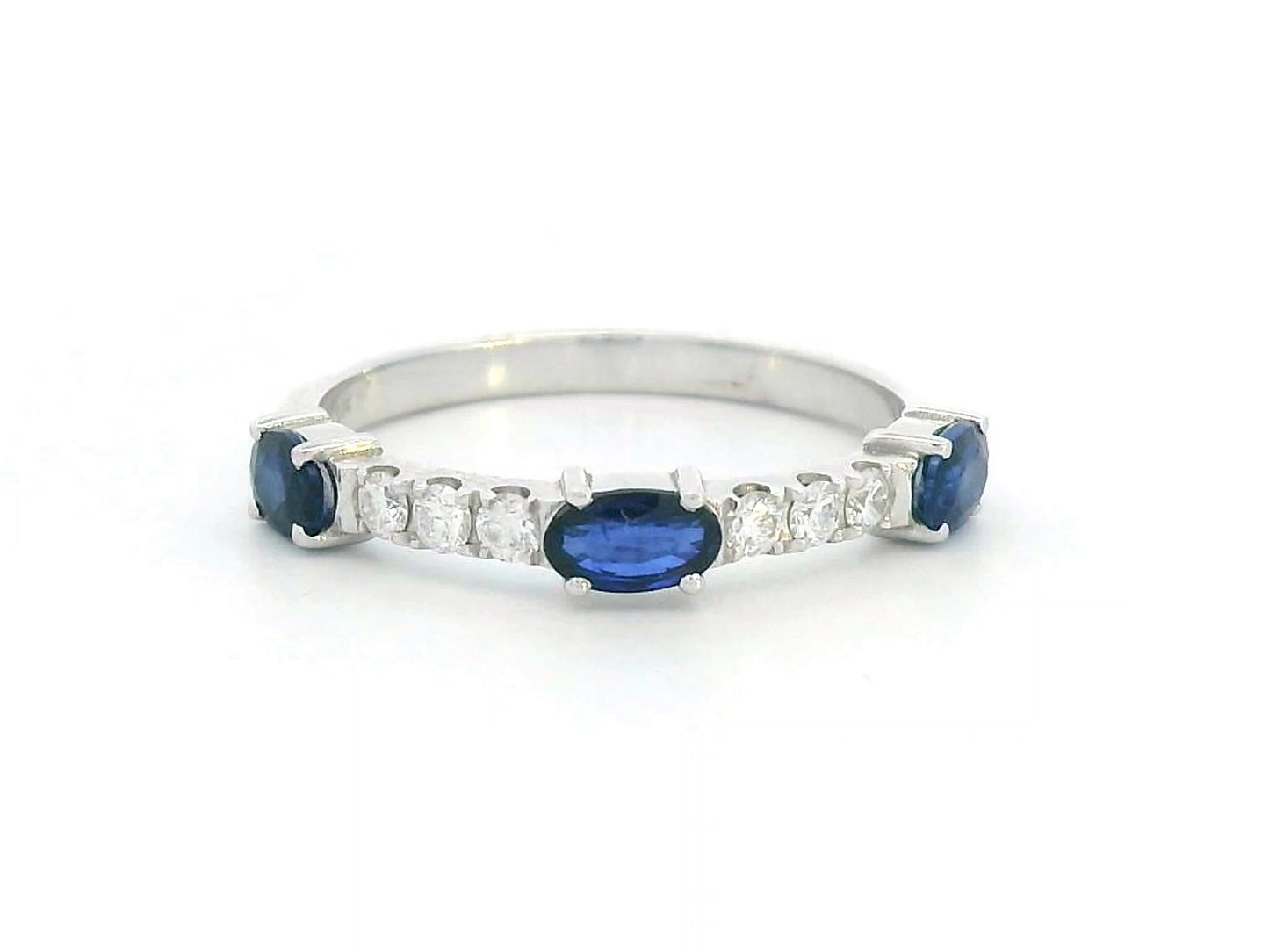 18K White Gold Ring with 0.61ct Oval Sapphires & 0.16ct Round Diamonds in Alternating Pattern