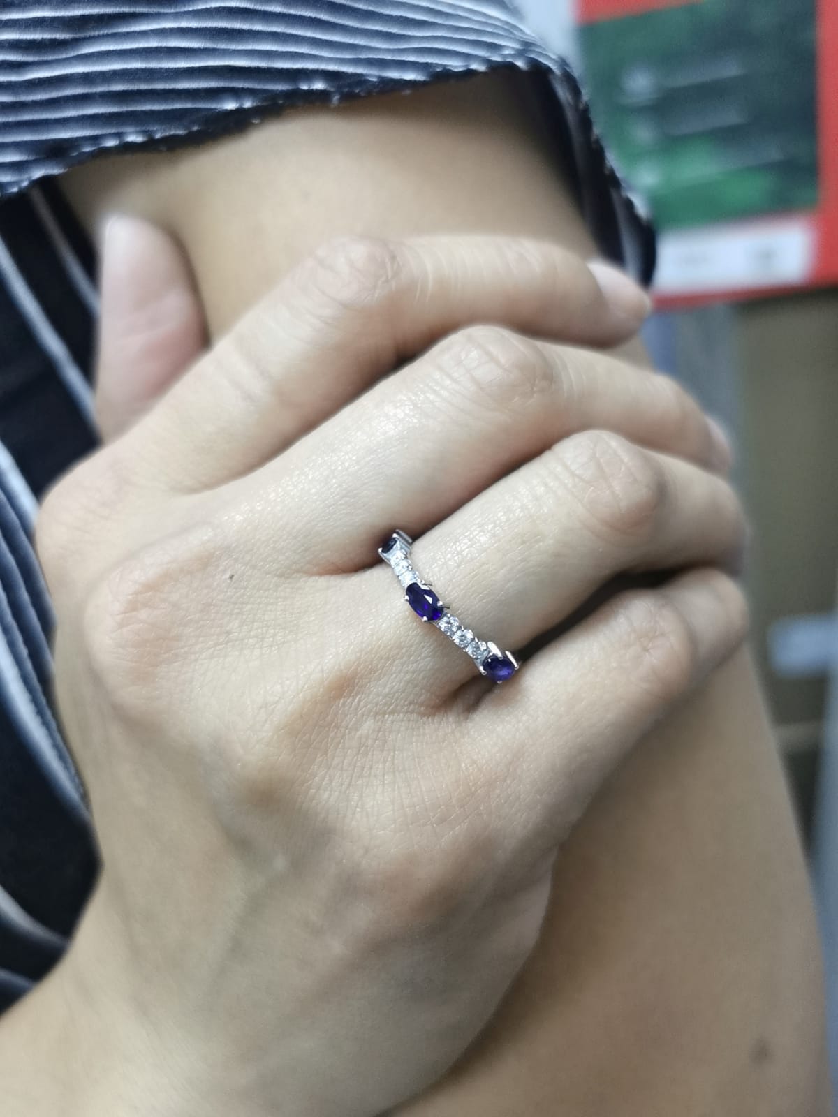 18K White Gold Ring with 0.61ct Oval Sapphires & 0.16ct Round Diamonds in Alternating Pattern