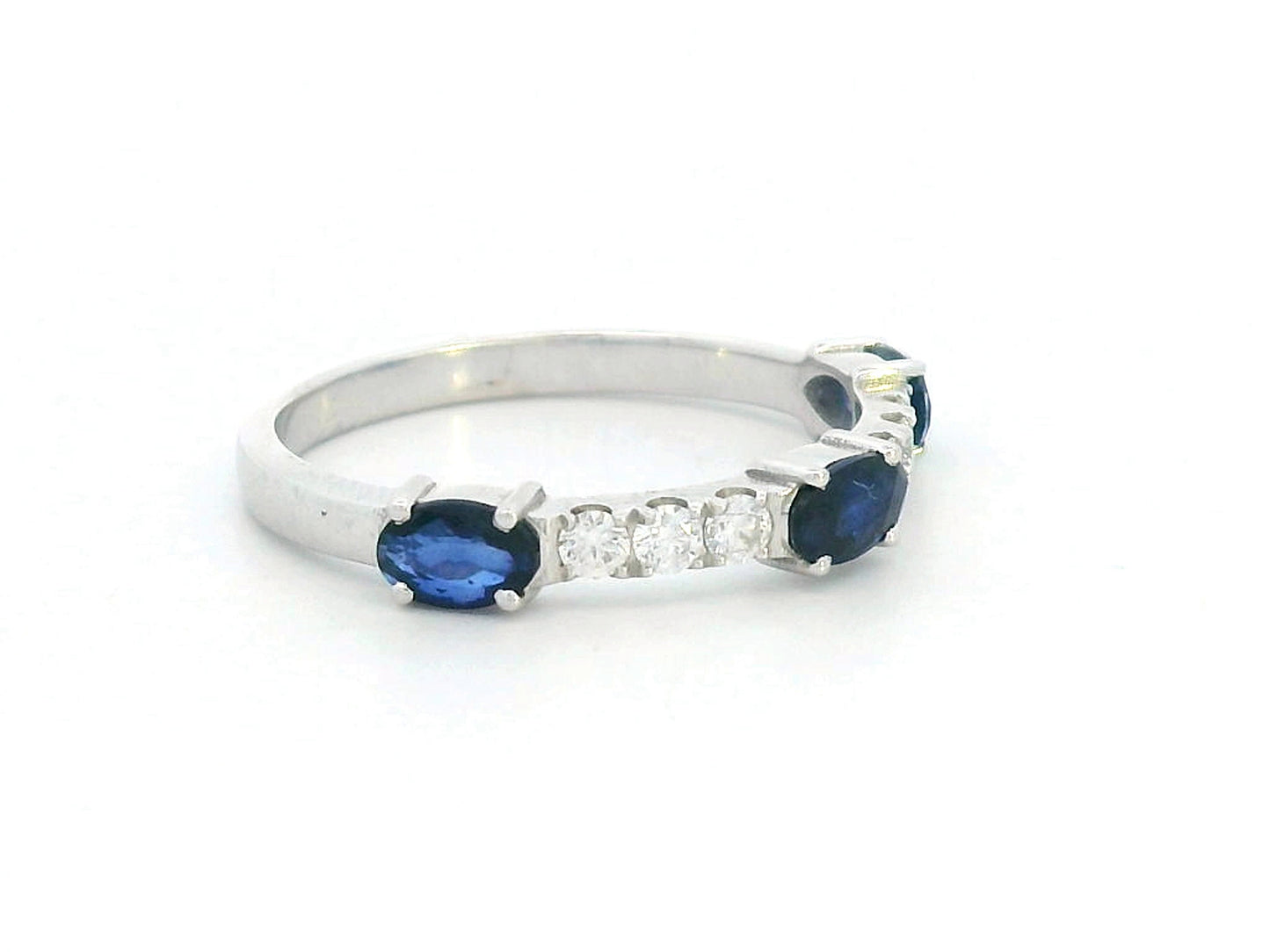 18K White Gold Ring with 0.61ct Oval Sapphires & 0.16ct Round Diamonds in Alternating Pattern
