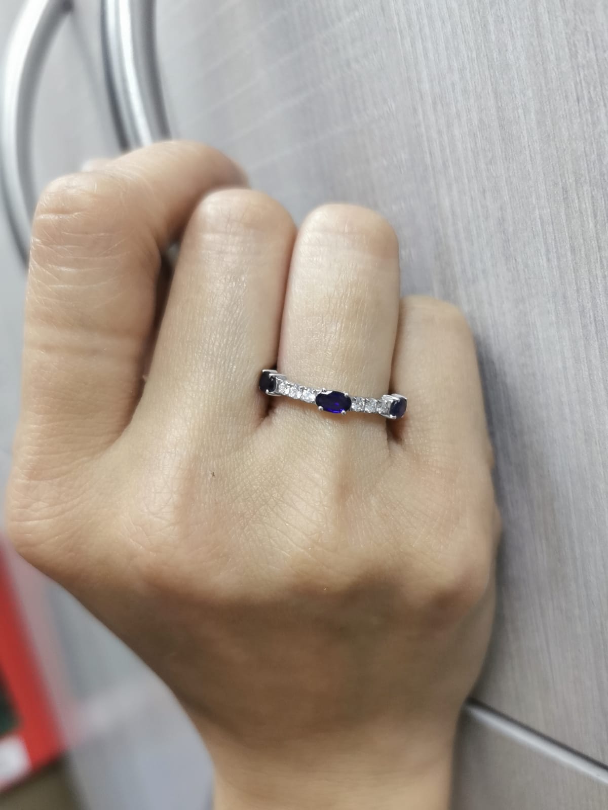 18K White Gold Ring with 0.61ct Oval Sapphires & 0.16ct Round Diamonds in Alternating Pattern