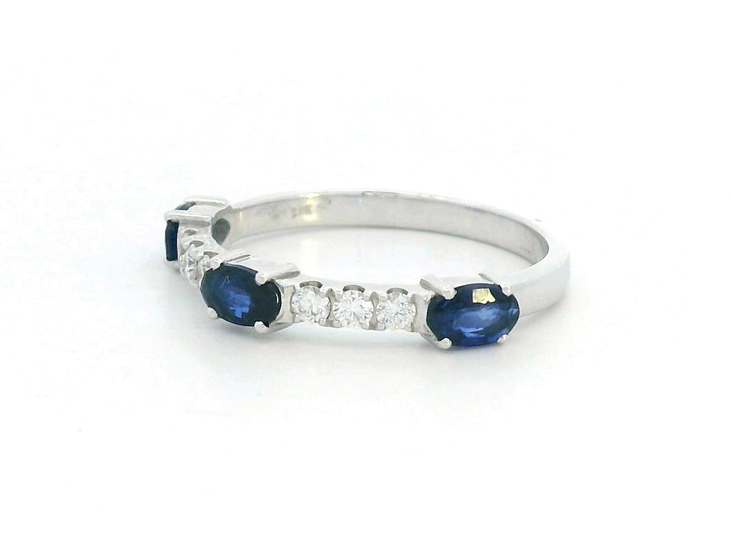 18K White Gold Ring with 0.61ct Oval Sapphires & 0.16ct Round Diamonds in Alternating Pattern