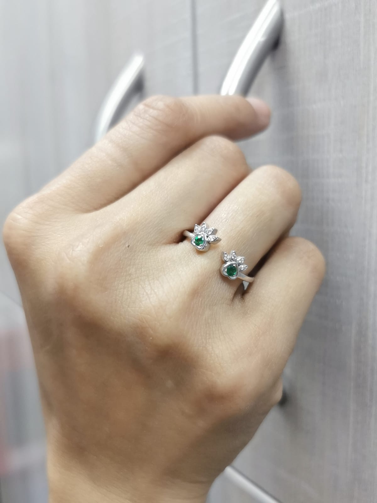 18K gold open band ring with emerald and diamond paw motifs