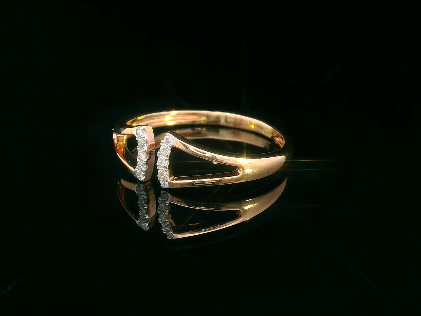 18K gold open-style ring with a geometric split shank and 0.07 carats of diamonds.