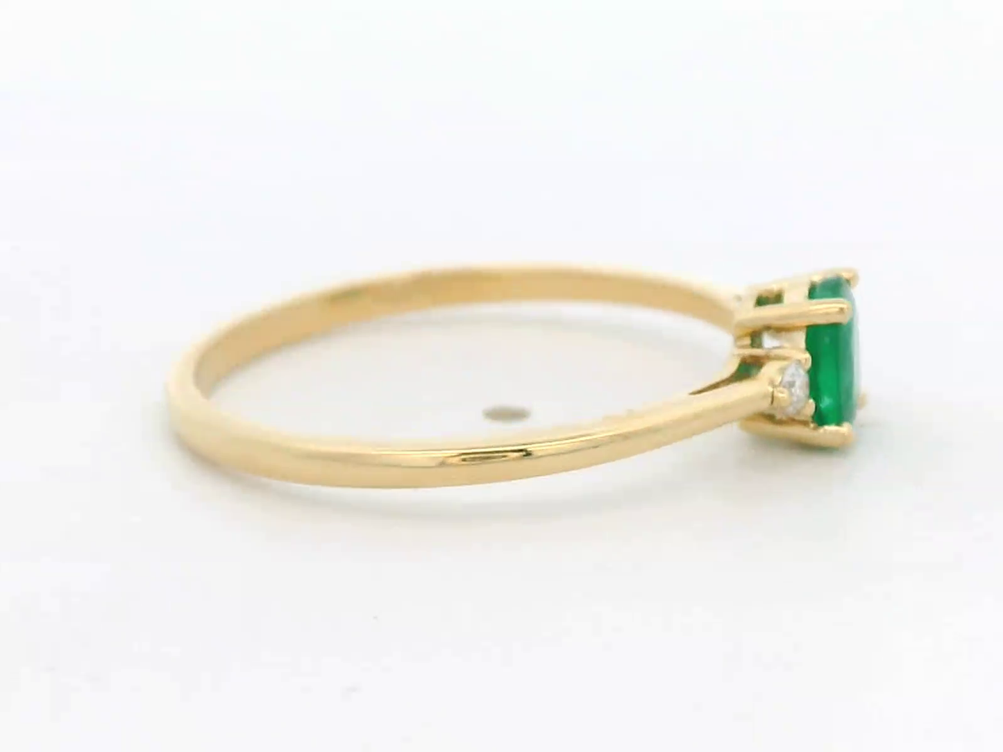 18k Yellow Gold Oval Cut Emerald Ring with Round Diamond Accents