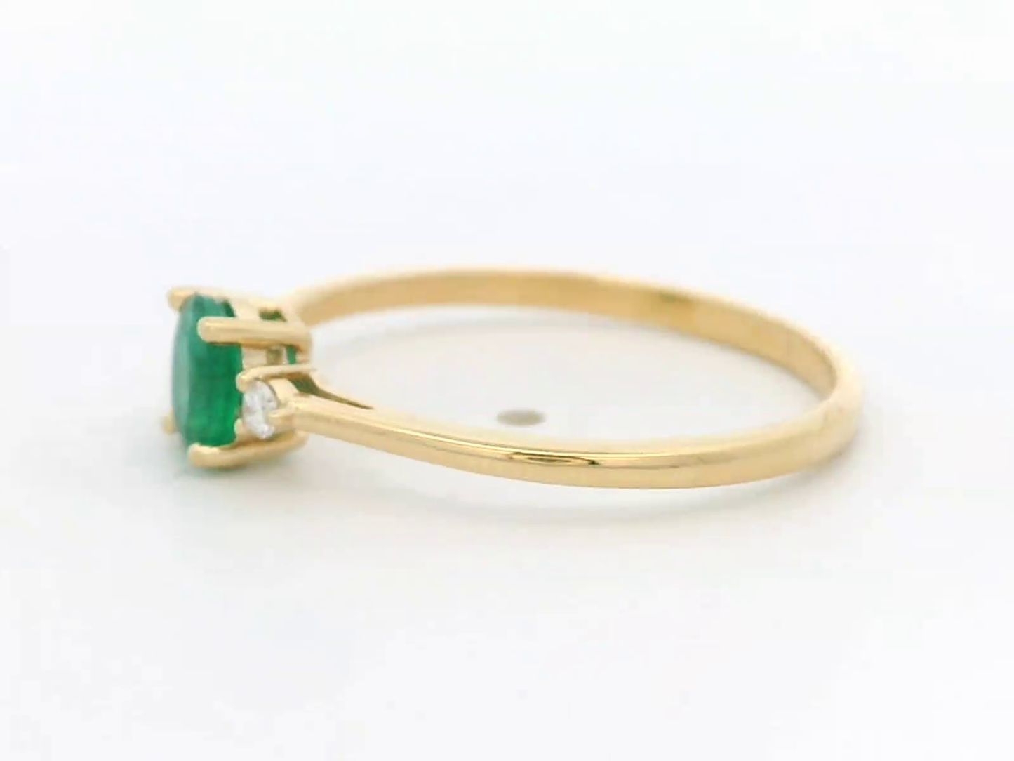 18k Yellow Gold Oval Cut Emerald Ring with Round Diamond Accents