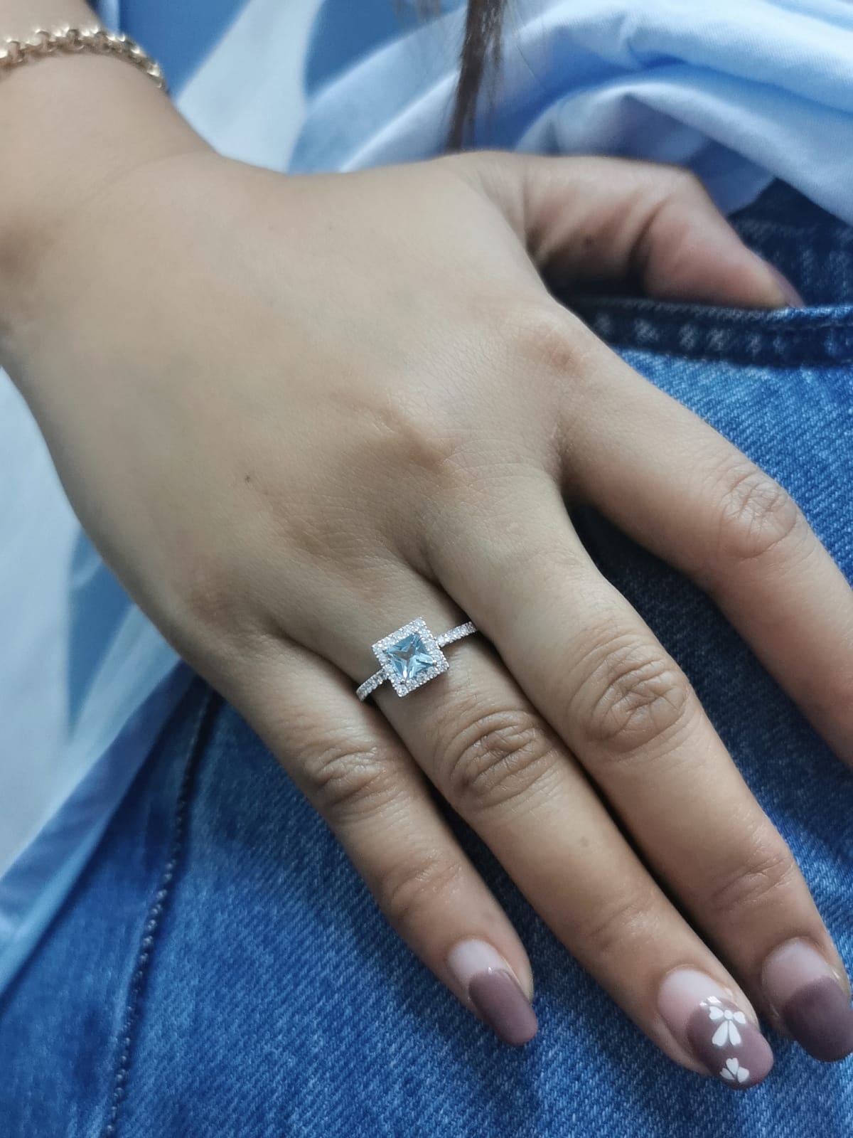 Square-cut Aquamarine and Diamond Ring in 18K White Gold - Elegant Halo Design