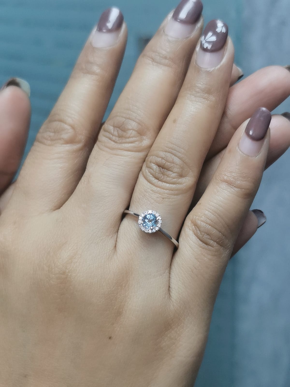 18K Gold Round-cut Aquamarine Ring with Diamond Halo