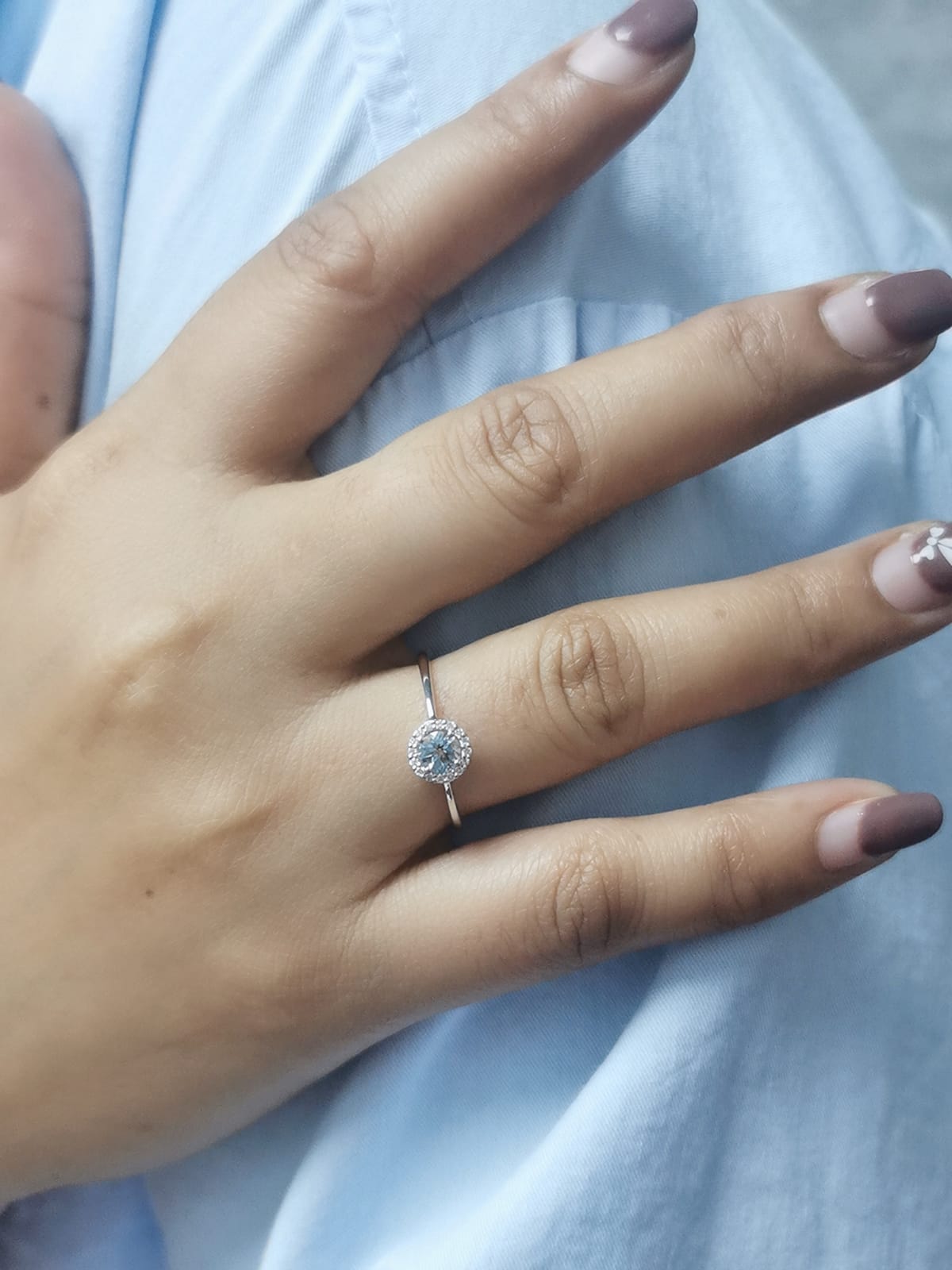 18K Gold Round-cut Aquamarine Ring with Diamond Halo