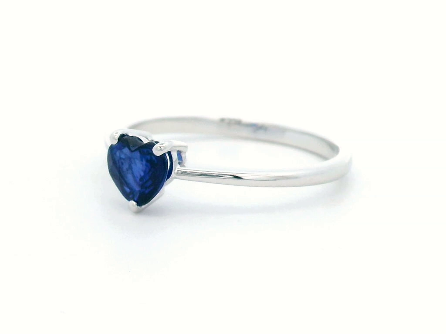 18K white gold ring featuring a 0.68 carat heart-shaped blue sapphire in a solitaire setting – Emirates Diamonds