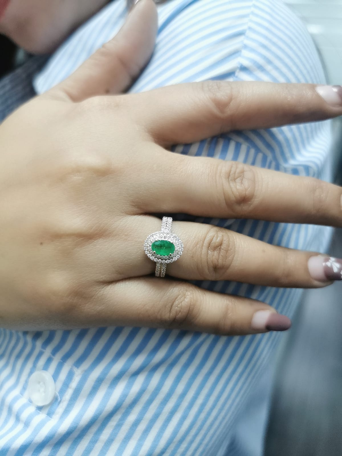 Stunning 18K Gold Oval- Cut Emerald and Diamond Halo Ring-0.53ct Emerald