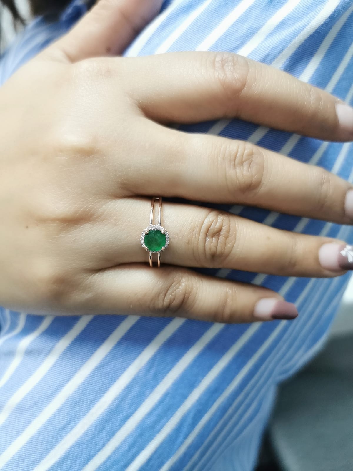 18K Gold Round Emerald & Diamond Halo Ring – 0.80 CT Emerald, 0.05 CT Diamonds