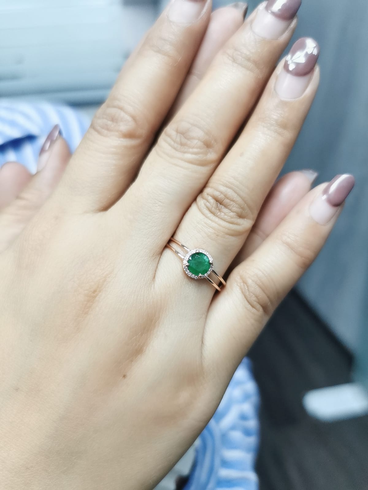 18K Gold Round Emerald & Diamond Halo Ring – 0.80 CT Emerald, 0.05 CT Diamonds