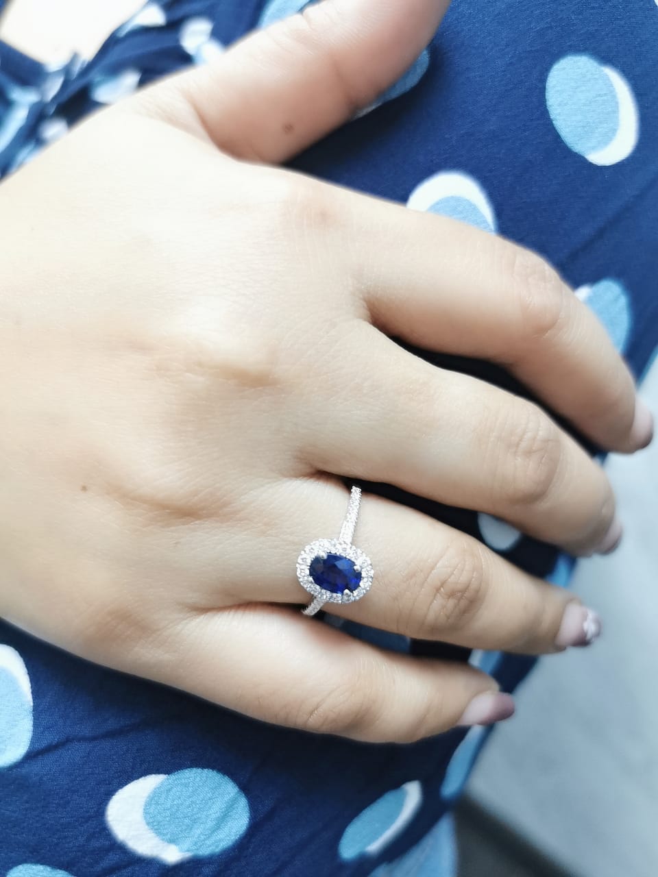 1.08 Carat Oval Sapphire Ring with Diamonds Halo in 18K Gold