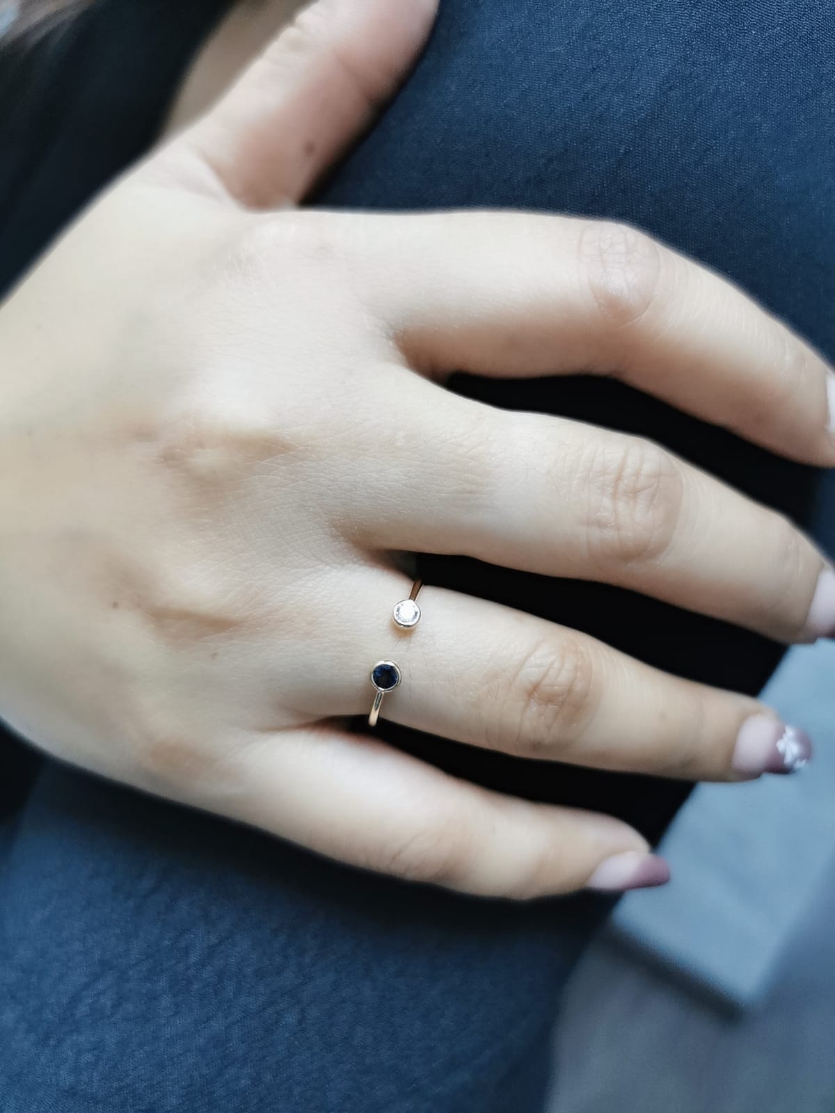 18K gold open ring with bezel-set round sapphire and diamond in minimalist design