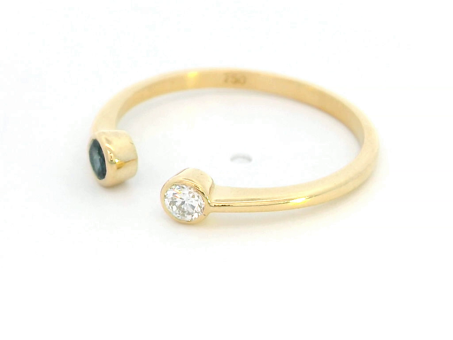 18K gold open ring with bezel-set round sapphire and diamond in minimalist design