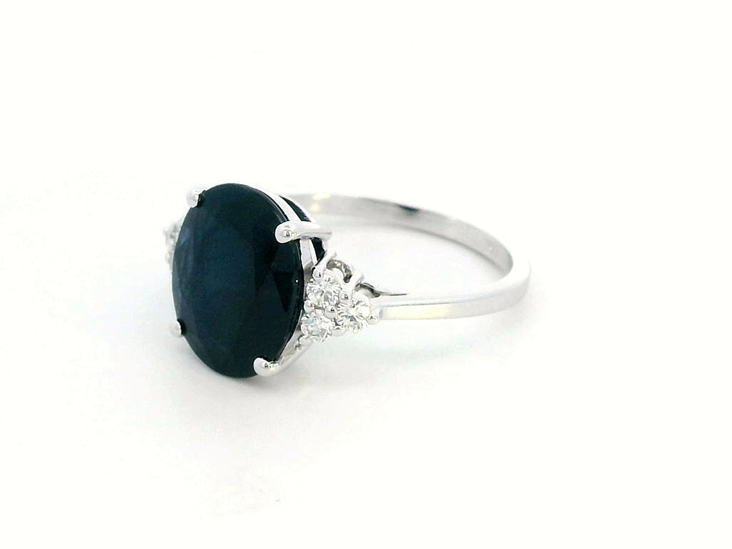 18K Gold Blue Sapphire Ring – 4.16 Carat Oval Sapphire with Diamond Accents