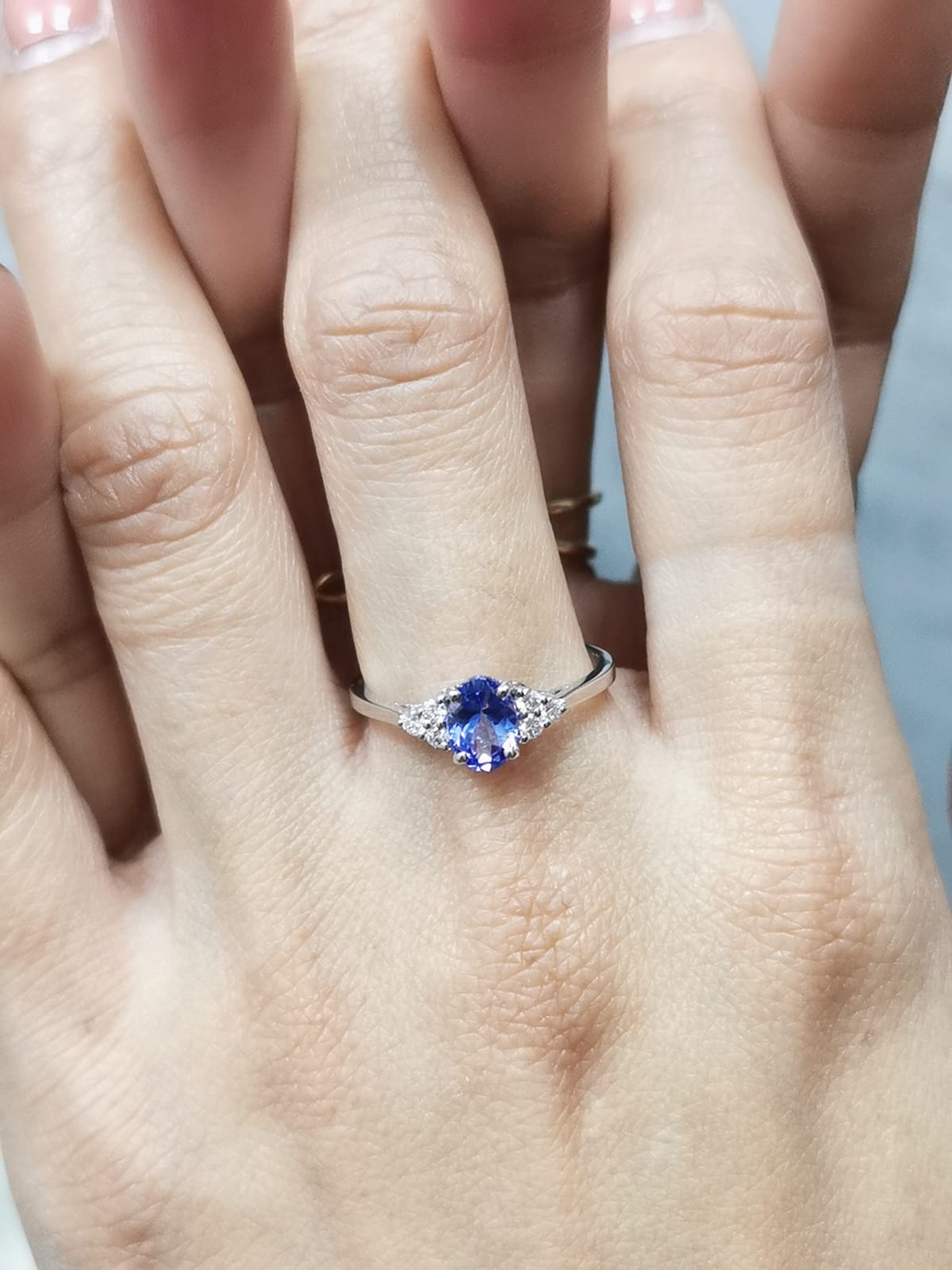 18K Gold Tanzanite and Diamond Ring – 0.93 Carat Oval Tanzanite with 0.14 Carat Diamonds