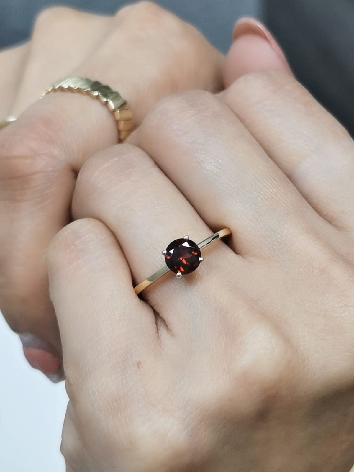 18K Yellow Gold Solitaire Garnet Ring – 1.07ct January Birthstone