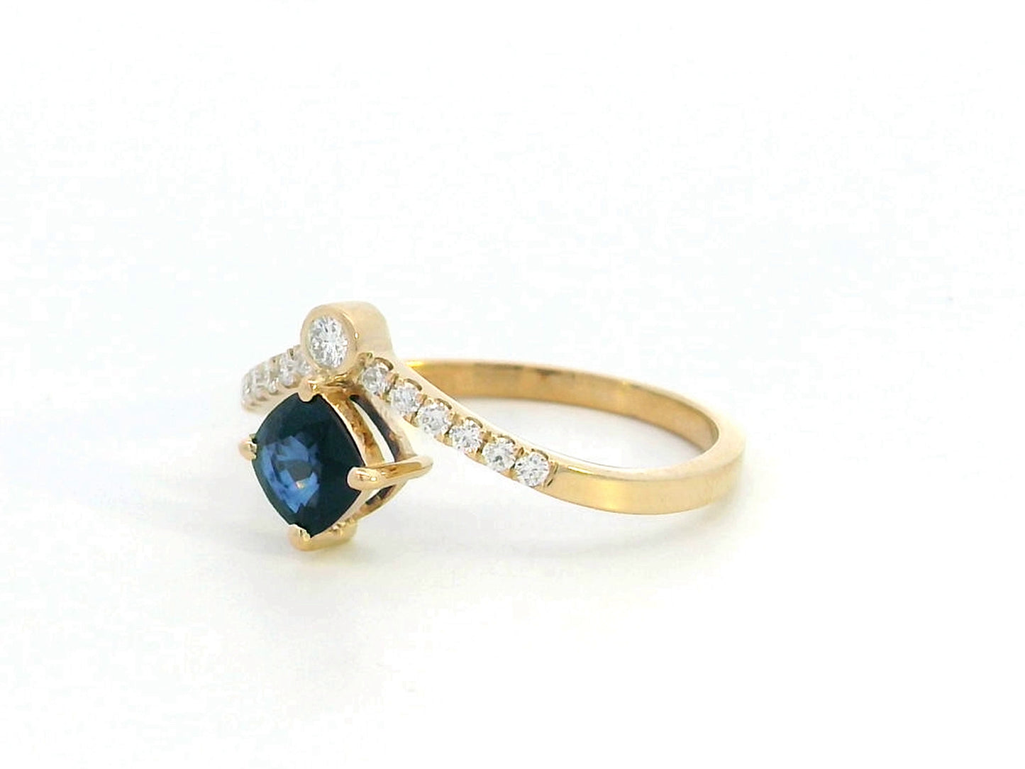 18K gold blue sapphire and diamond ring featuring a 0.51 carat cushion-cut sapphire and 0.14 carats of round-cut diamonds, set in an elegant design. Perfect for special occasions and fine jewelry lovers