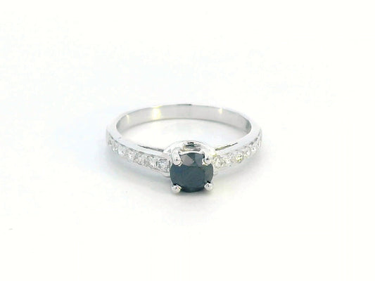 Black diamond ring with accent diamonds in 18K gold – Elegant statement ring.