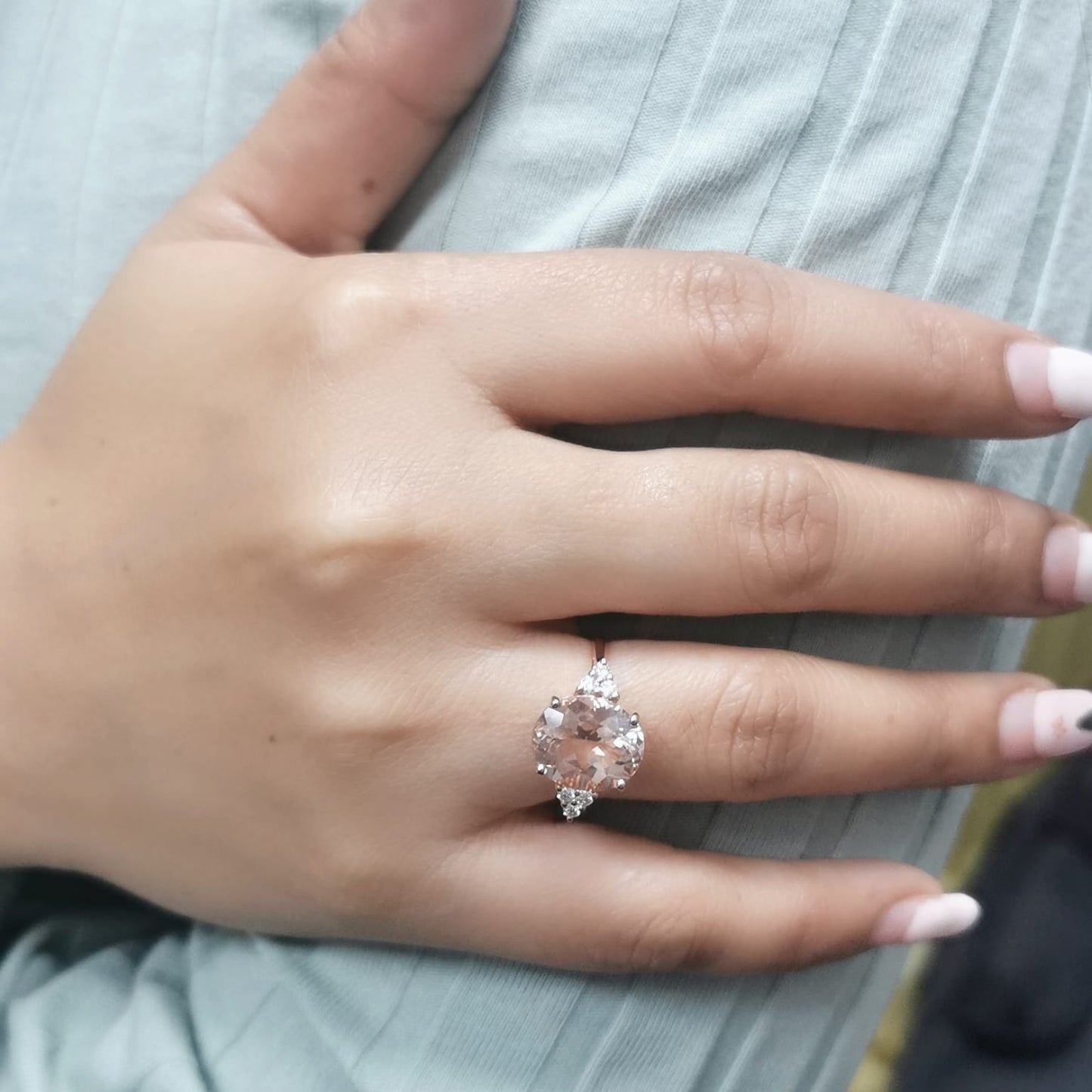 Elegant 4.57 carat Morganite ring with diamond accents in 18K gold – Perfect for engagement or statement wear