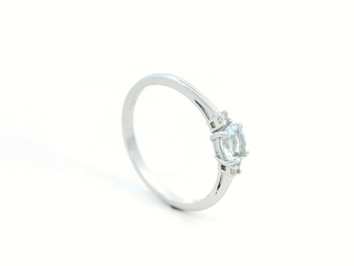 Minimalist oval aquamarine and diamond ring in 18K gold – March birthstone ring.