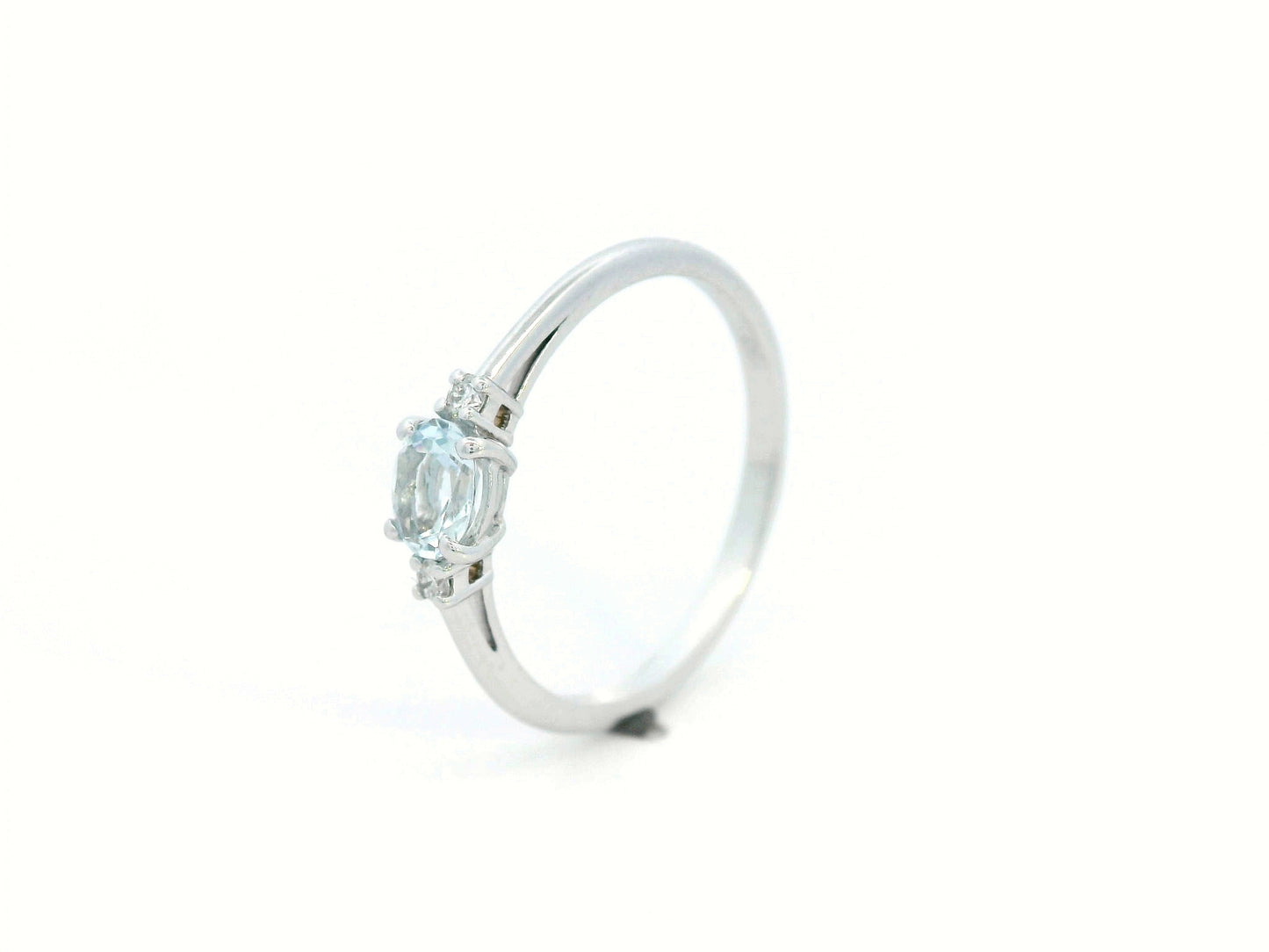 Minimalist oval aquamarine and diamond ring in 18K gold – March birthstone ring.