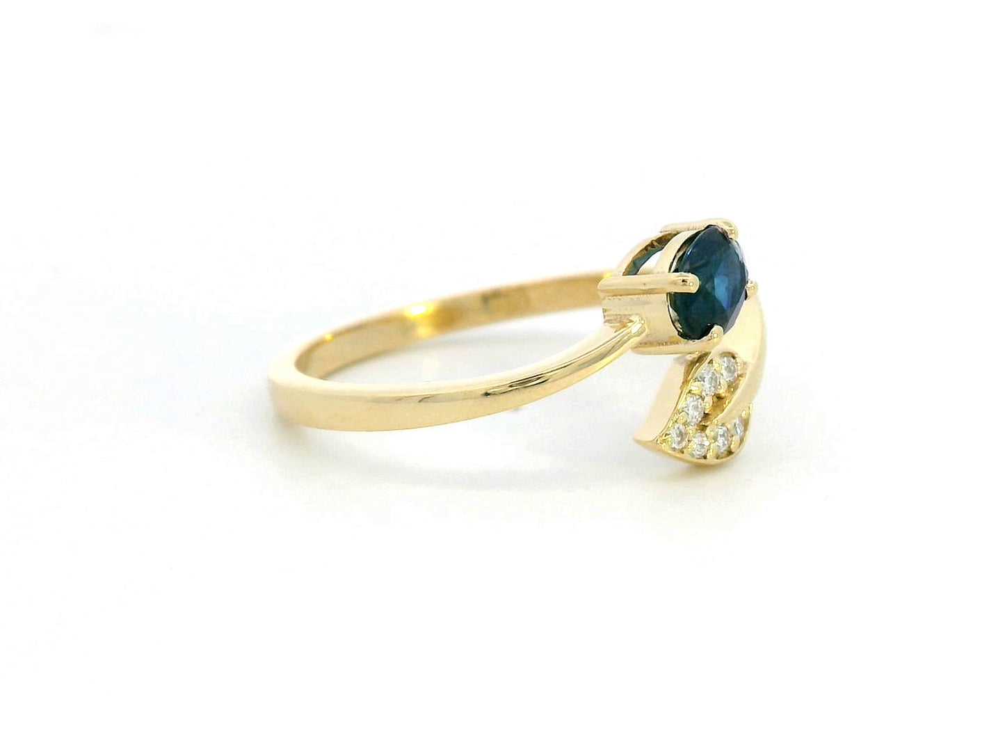 18K yellow gold sapphire and diamond ring featuring a 0.45-carat blue sapphire and 0.06-carat diamonds in an elegant bypass design