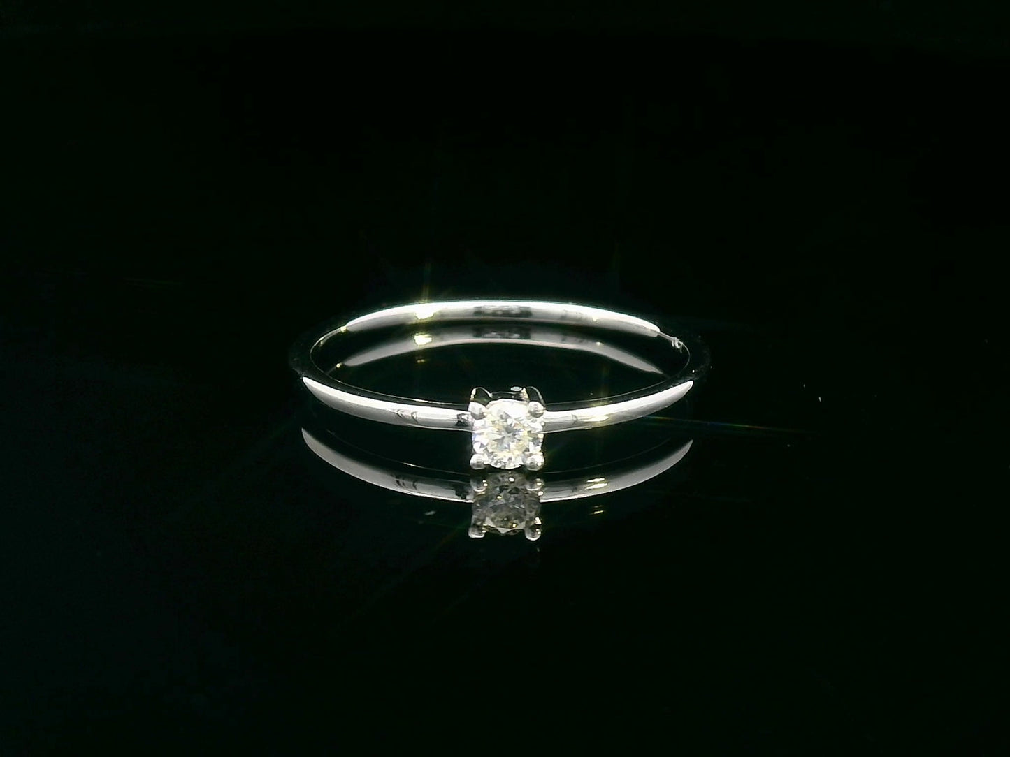 0.12 Carat Diamond Solitaire Ring in 18K Gold – Minimalist Engagement Ring for Women