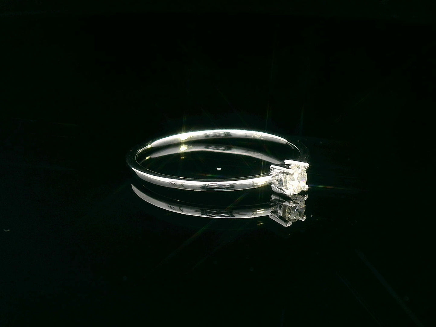0.12 Carat Diamond Solitaire Ring in 18K Gold – Minimalist Engagement Ring for Women