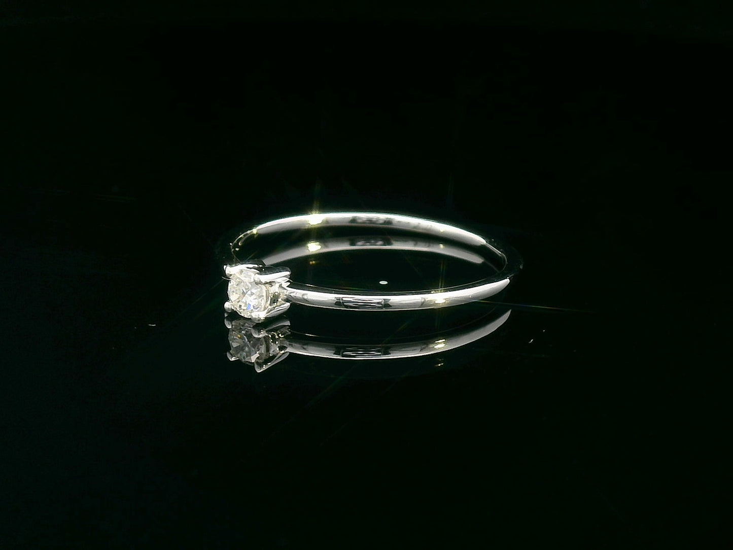 0.12 Carat Diamond Solitaire Ring in 18K Gold – Minimalist Engagement Ring for Women