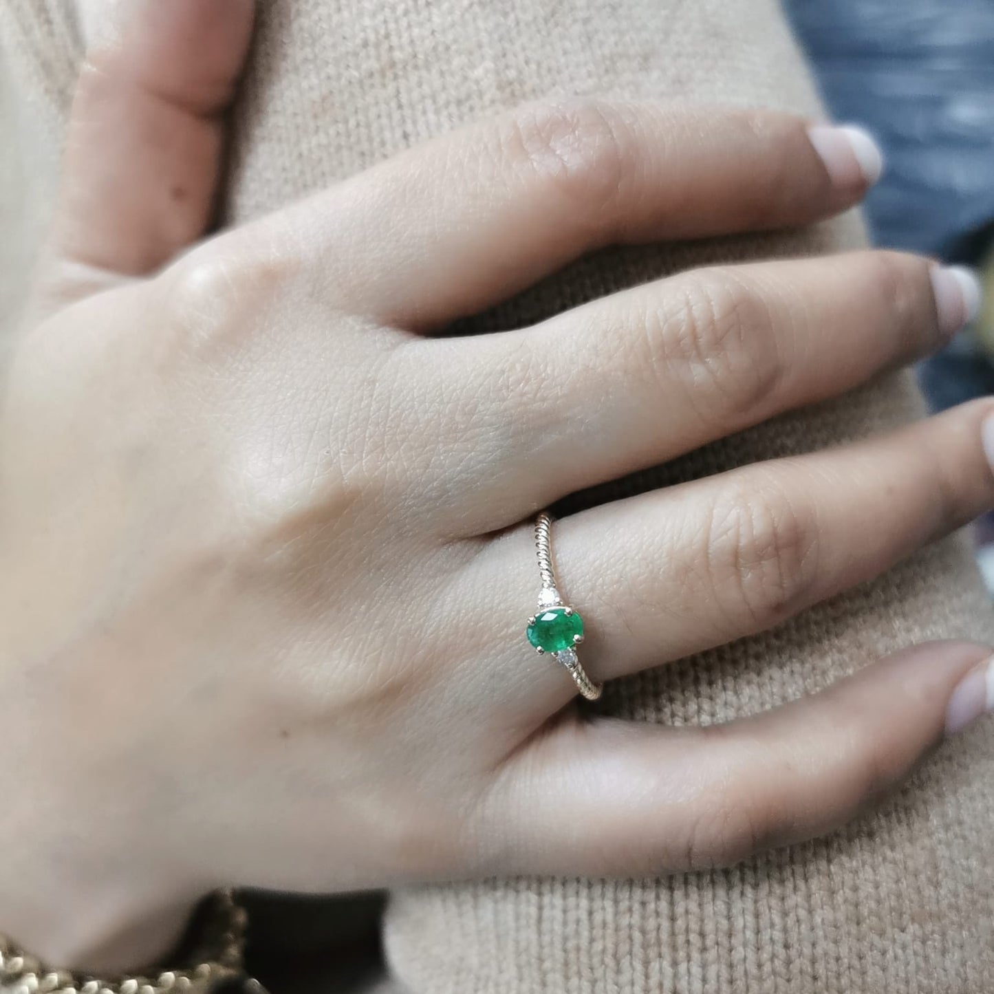 18K gold twisted band emerald and diamond ring featuring a 0.44-carat oval emerald and 0.07-carat diamonds – perfect for stacking, engagement, or as a May birthstone ring