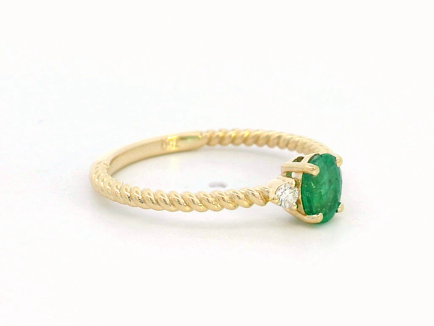 18K gold twisted band emerald and diamond ring featuring a 0.44-carat oval emerald and 0.07-carat diamonds – perfect for stacking, engagement, or as a May birthstone ring