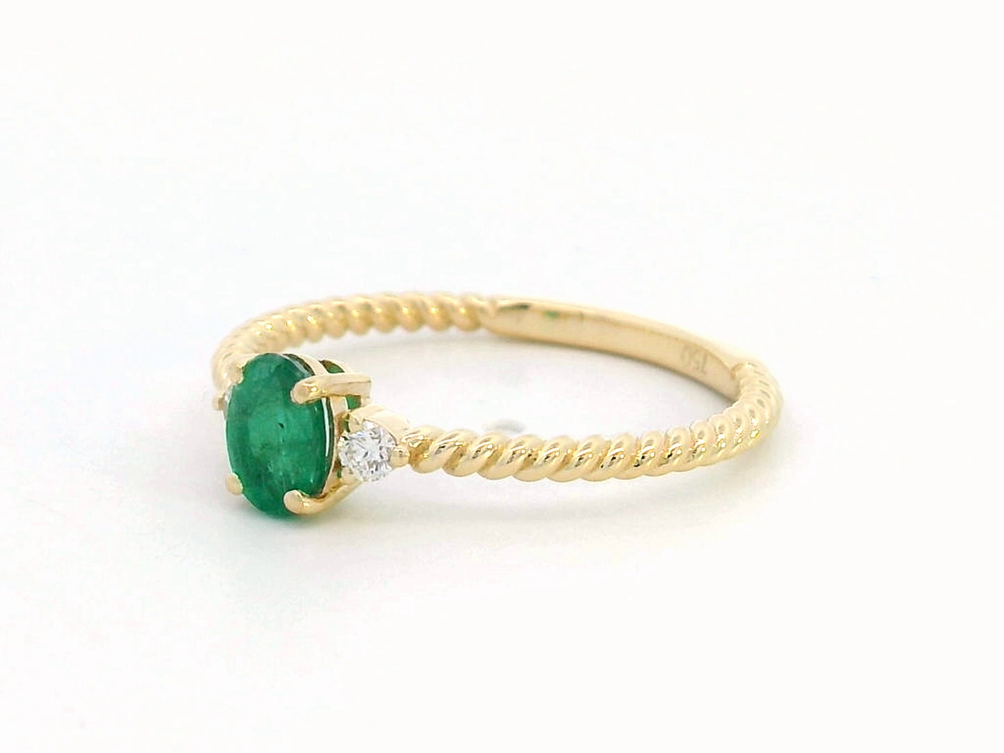 18K gold twisted band emerald and diamond ring featuring a 0.44-carat oval emerald and 0.07-carat diamonds – perfect for stacking, engagement, or as a May birthstone ring