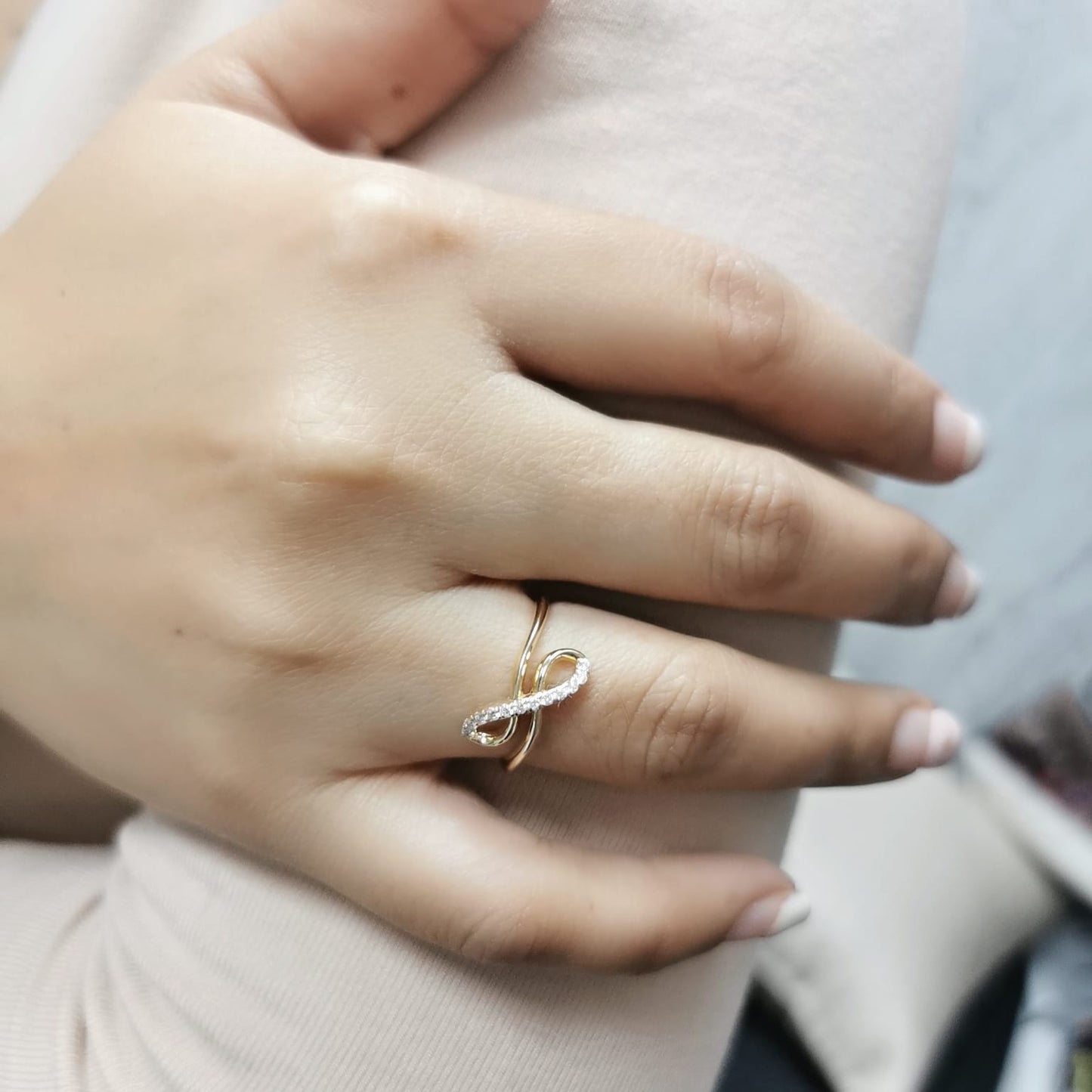 18K gold crossover diamond ring featuring 0.13ct round-cut diamonds, designed with an open, sculptural wave pattern for a modern and elegant look.