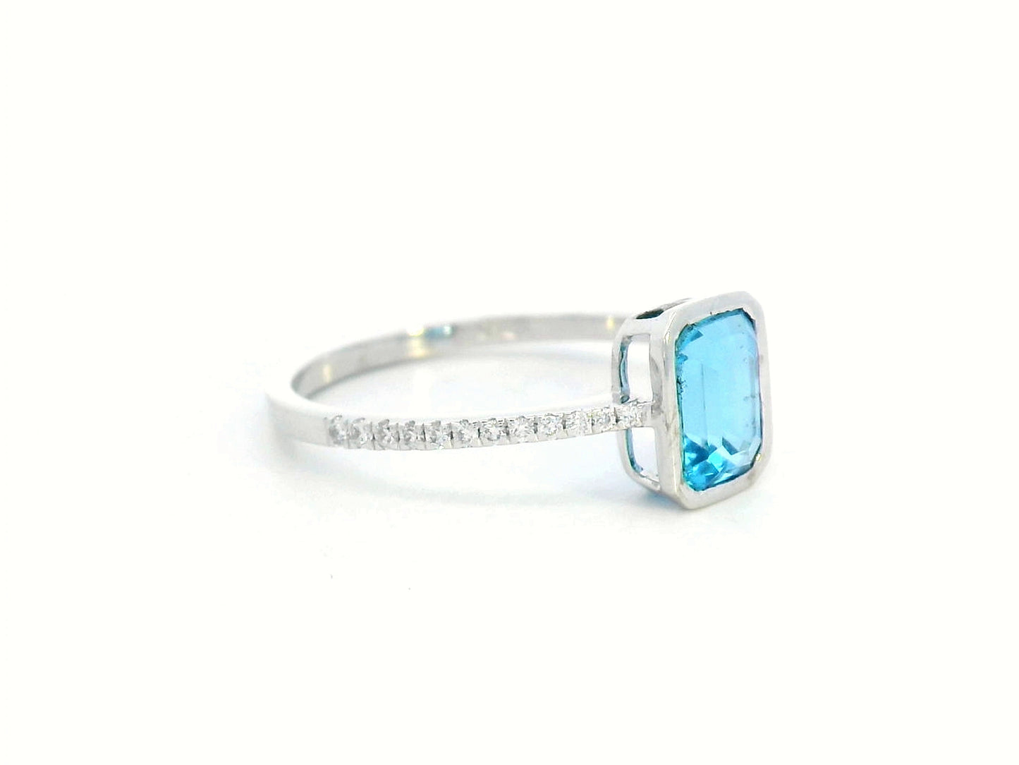 Elegant 18K Gold Blue Topaz and Diamond Ring – 1.34ct Emerald-Cut Gemstone, 0.11ct Diamonds – Bezel Set, Luxury Fine Jewelry for Women