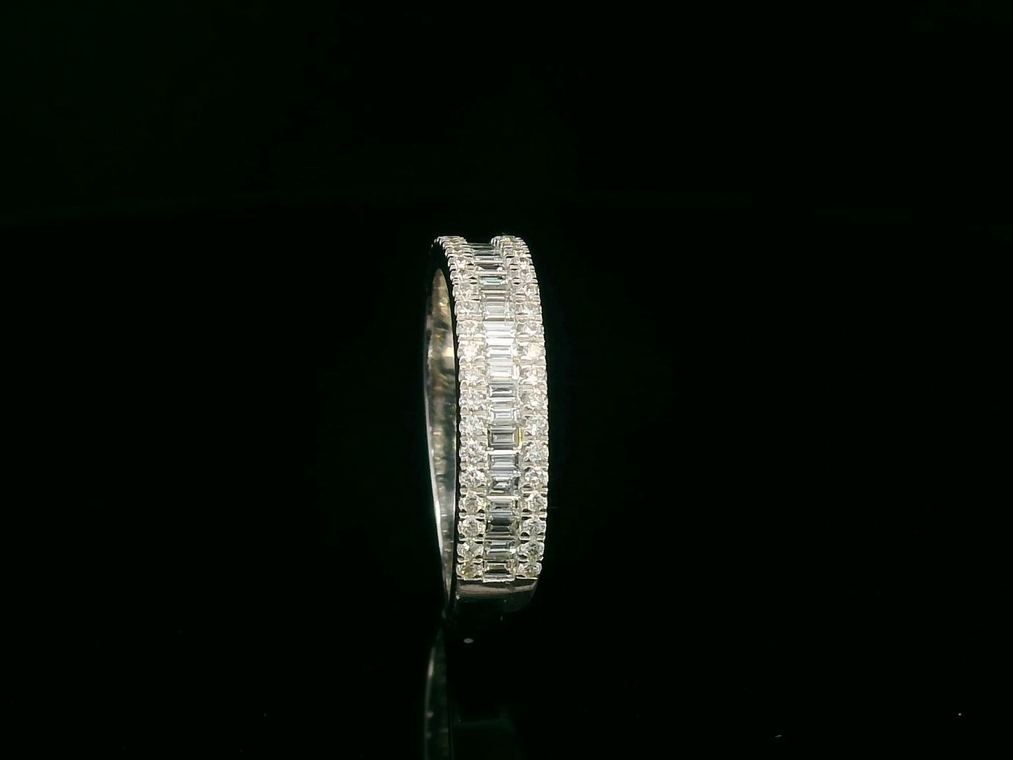 18K gold diamond band featuring 0.67 carats of round and baguette-cut diamonds – perfect as a wedding band, stackable ring, or statement jewelry.