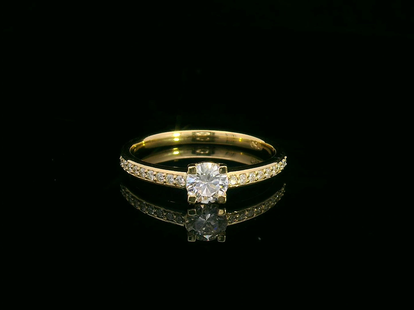 18K Yellow Gold Diamond Solitaire Ring with 0.37ct Round Diamond and Accent Band – Classic Design