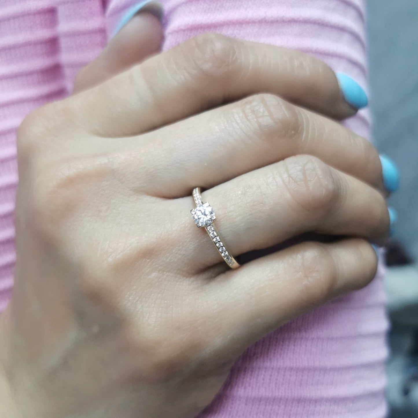 18K Yellow Gold Diamond Solitaire Ring with 0.37ct Round Diamond and Accent Band – Classic Design