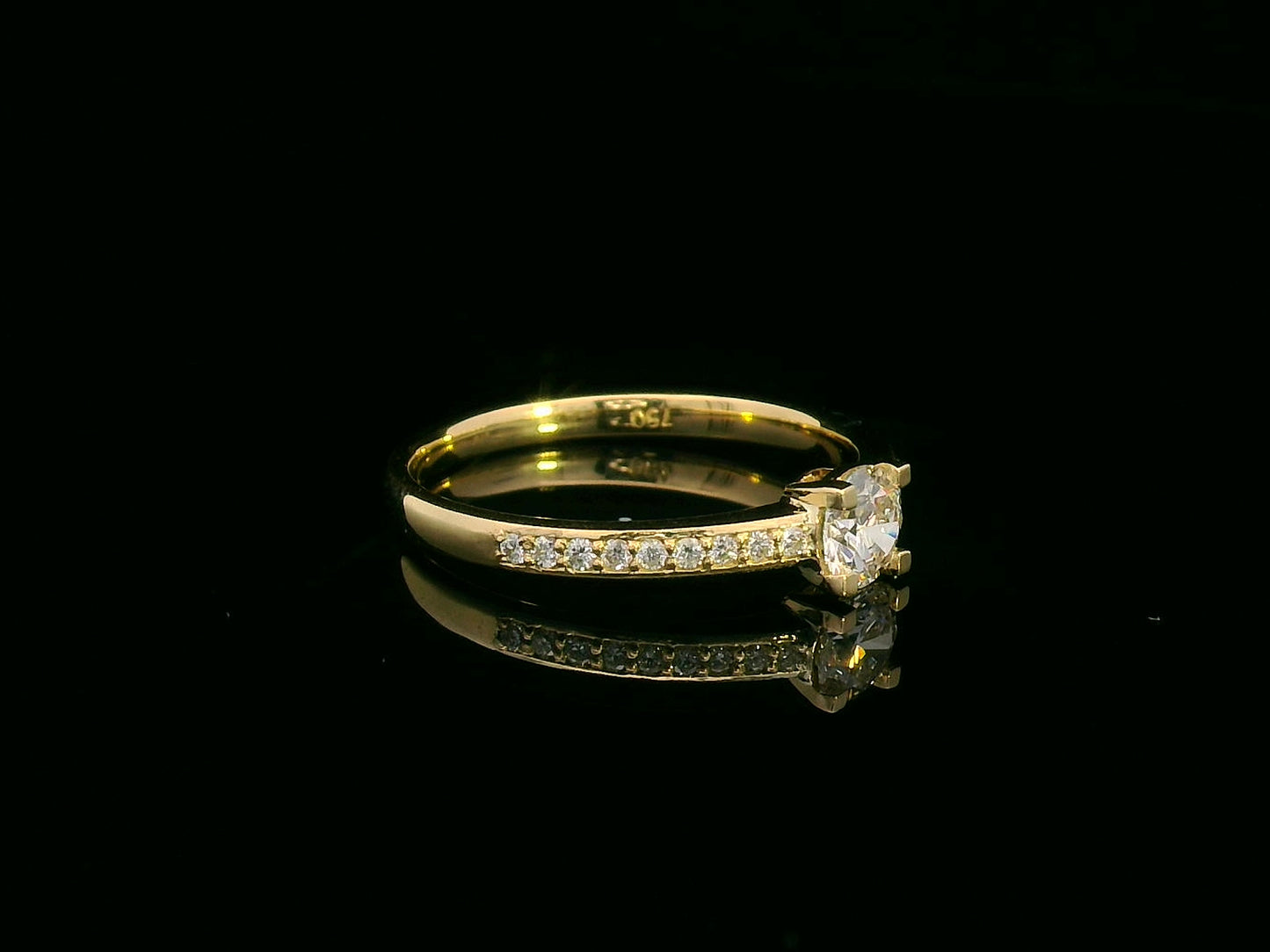 18K Yellow Gold Diamond Solitaire Ring with 0.37ct Round Diamond and Accent Band – Classic Design