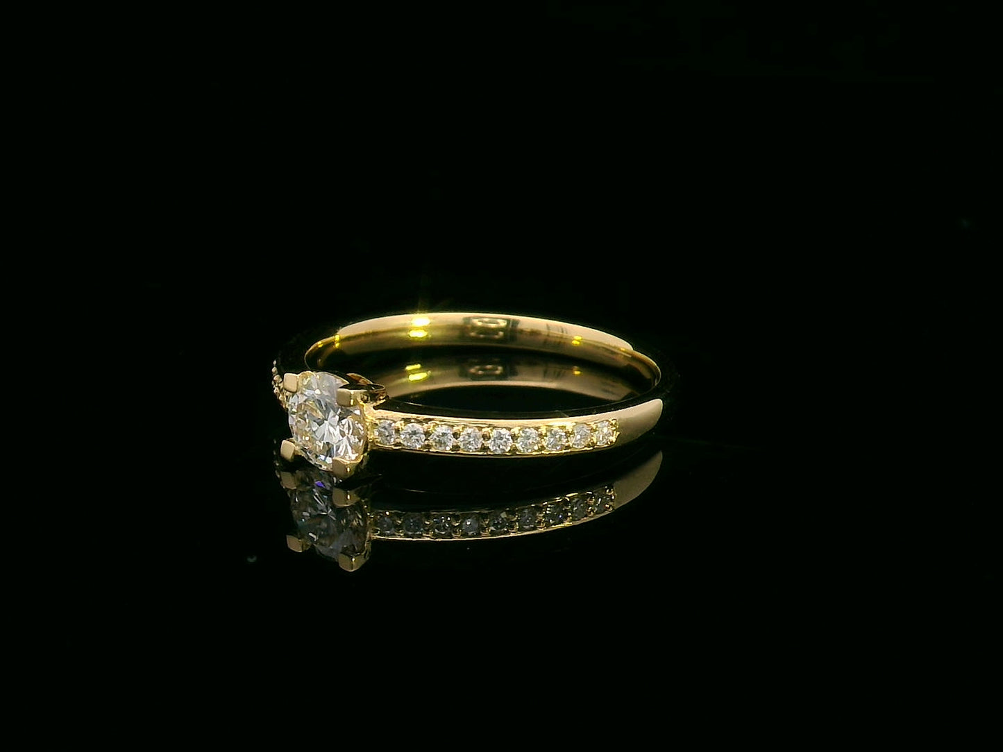18K Yellow Gold Diamond Solitaire Ring with 0.37ct Round Diamond and Accent Band – Classic Design