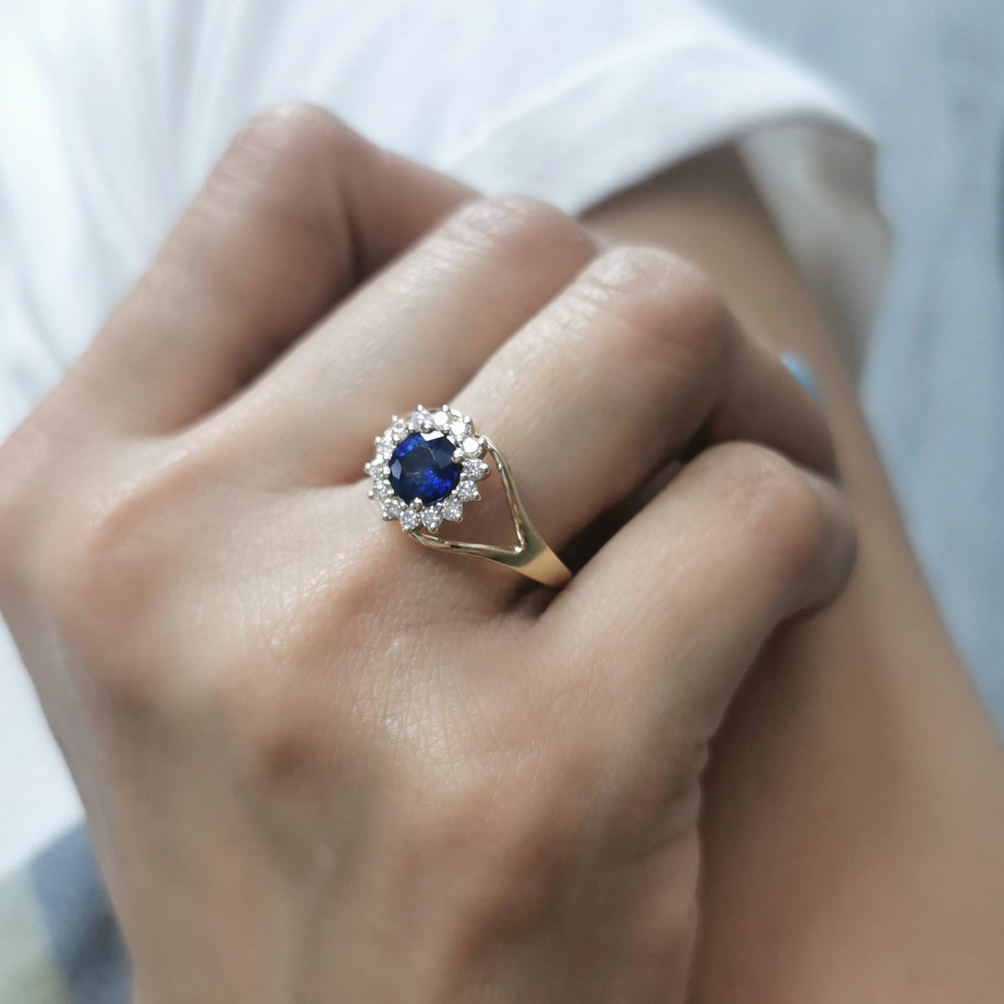 Blue Sapphire and Diamond Ring in 18K Gold – 1.03 Carat Sapphire, 0.30 Carat Diamonds