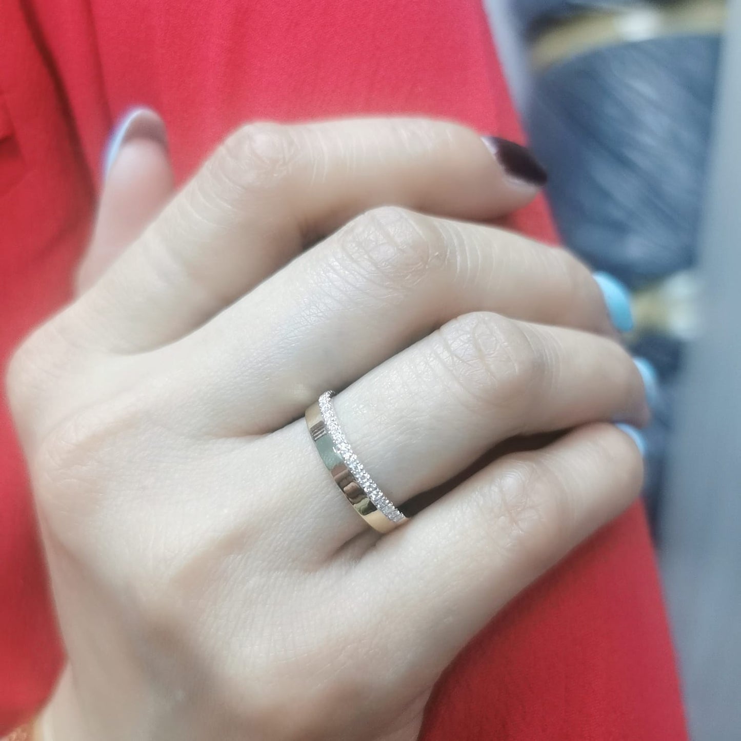 Elegant 18K gold diamond edge band featuring a delicate row of 0.20-carat diamonds along one side, perfect as a wedding band, stacking ring, or unisex fashion ring.