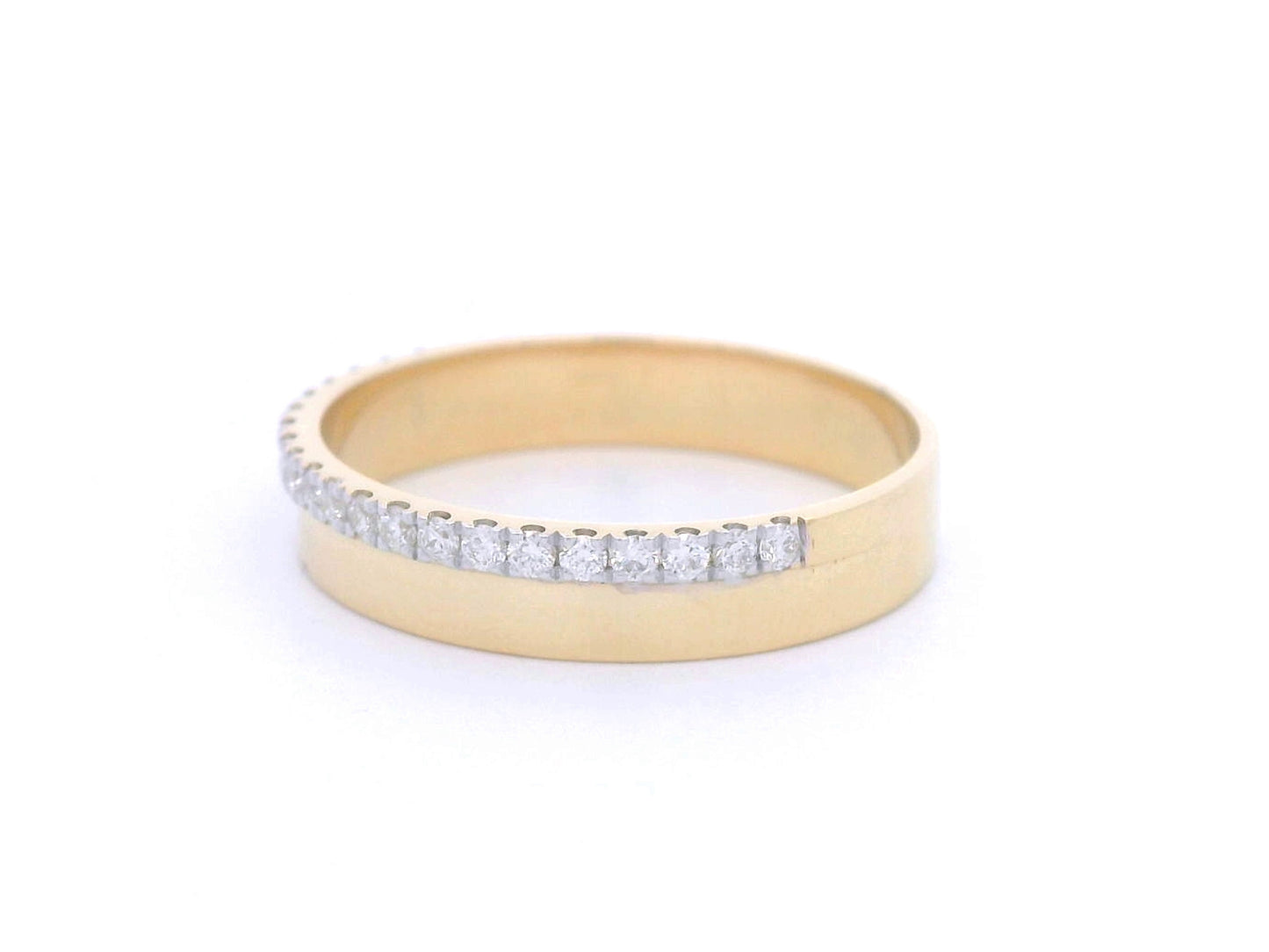 Elegant 18K gold diamond edge band featuring a delicate row of 0.20-carat diamonds along one side, perfect as a wedding band, stacking ring, or unisex fashion ring.