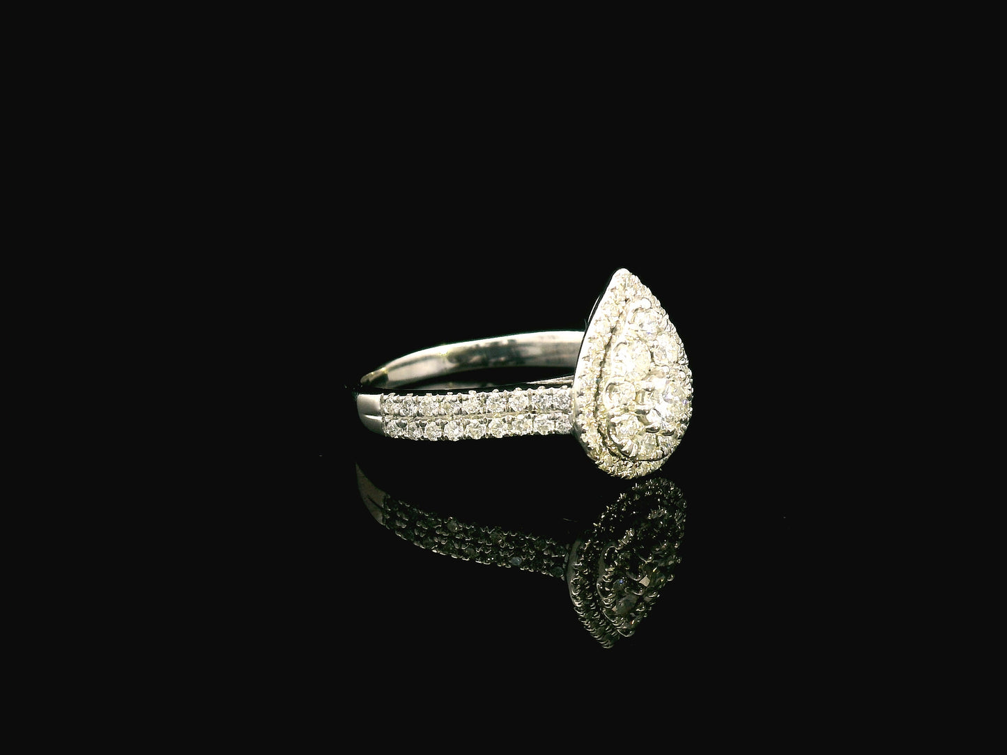 18K gold pear-shaped diamond cluster ring with double halo and split band – 0.75 carat total weight
