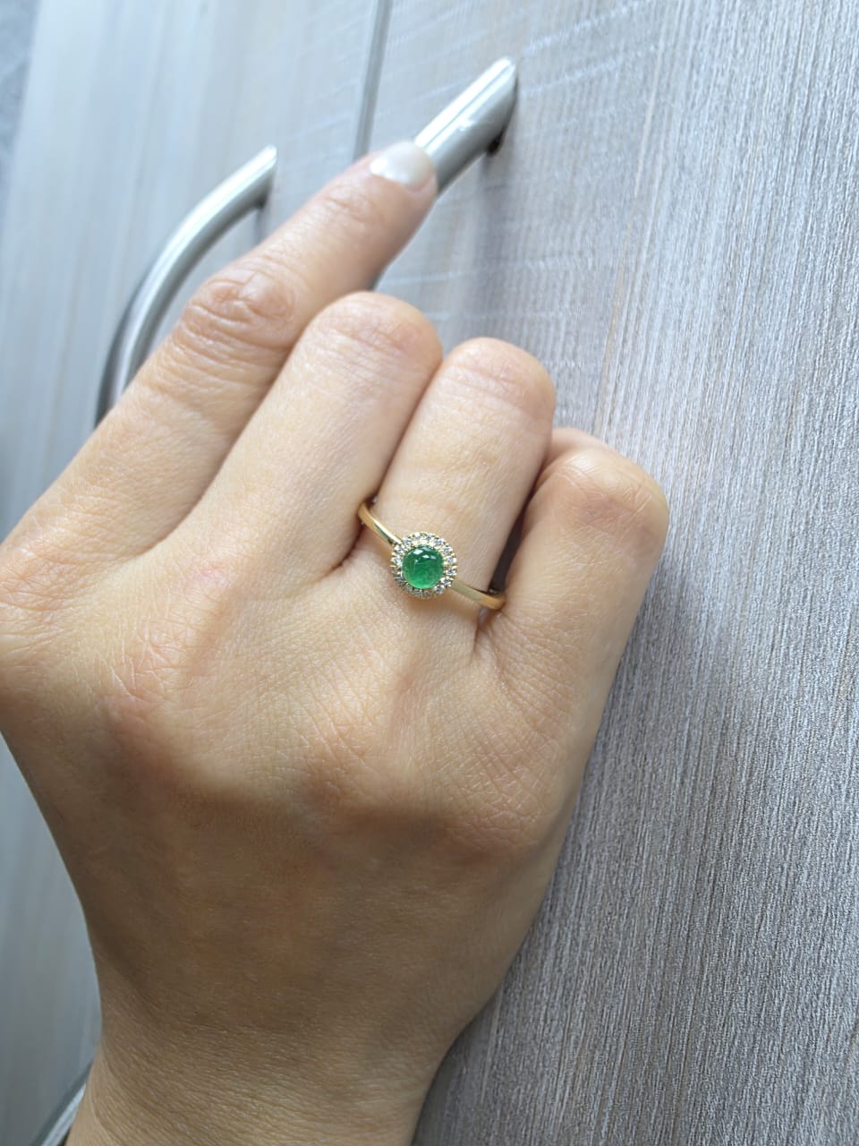 18K yellow gold ring with 0.46ct cabochon emerald and 0.07ct diamond halo – elegant fine jewelry
