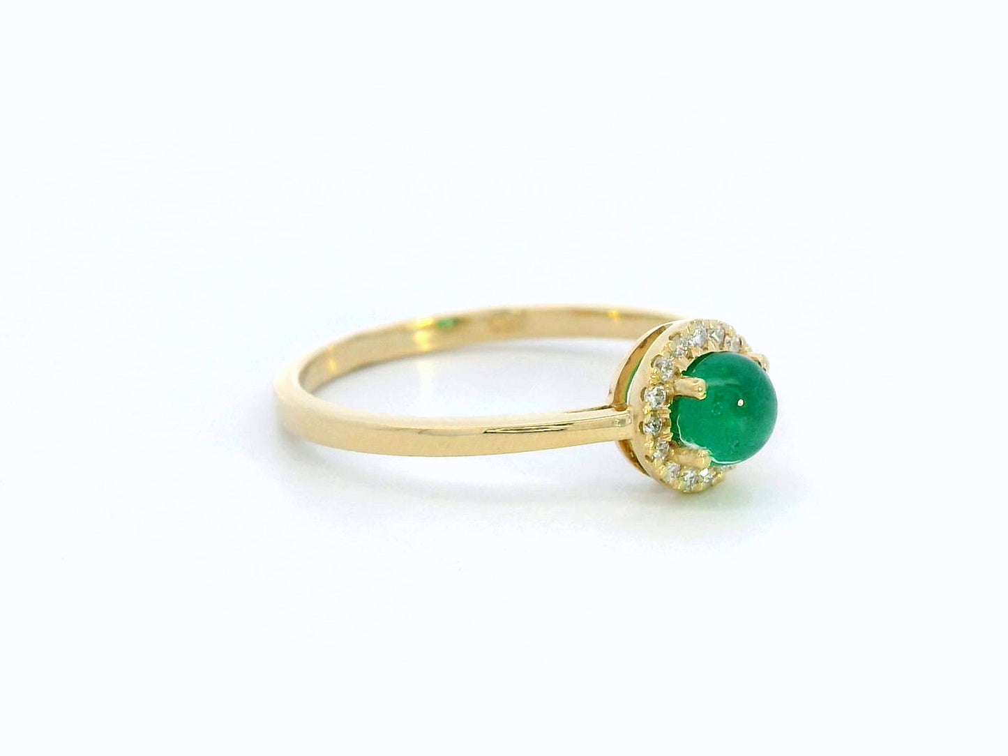 18K yellow gold ring with 0.46ct cabochon emerald and 0.07ct diamond halo – elegant fine jewelry