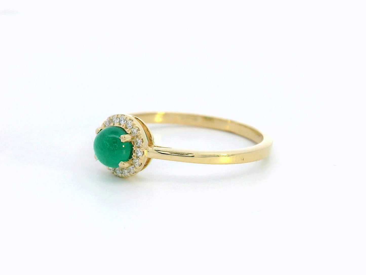 18K yellow gold ring with 0.46ct cabochon emerald and 0.07ct diamond halo – elegant fine jewelry