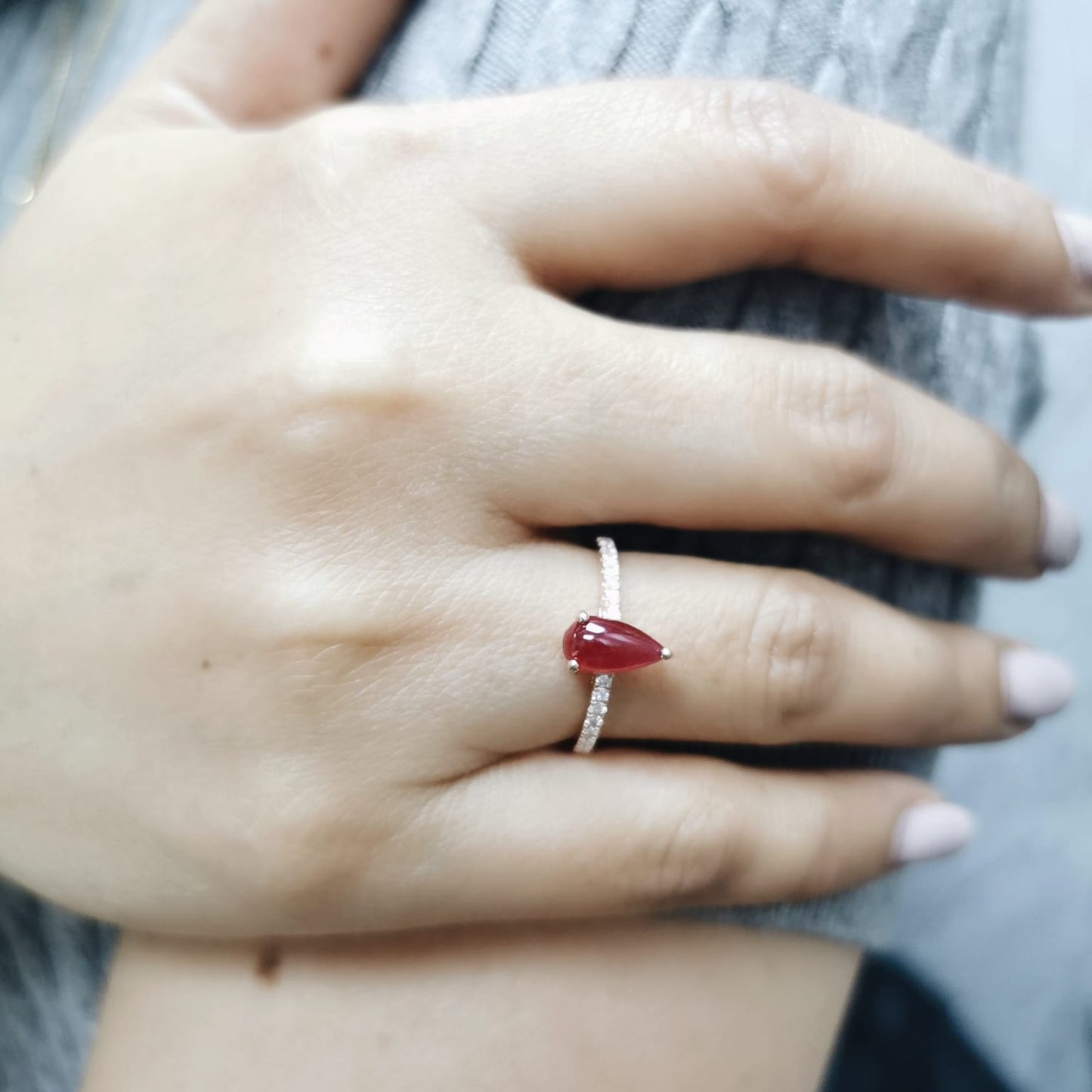 18K rose gold ring with pear-shaped cabochon ruby and diamond pavé band – 1.29 carat ruby
