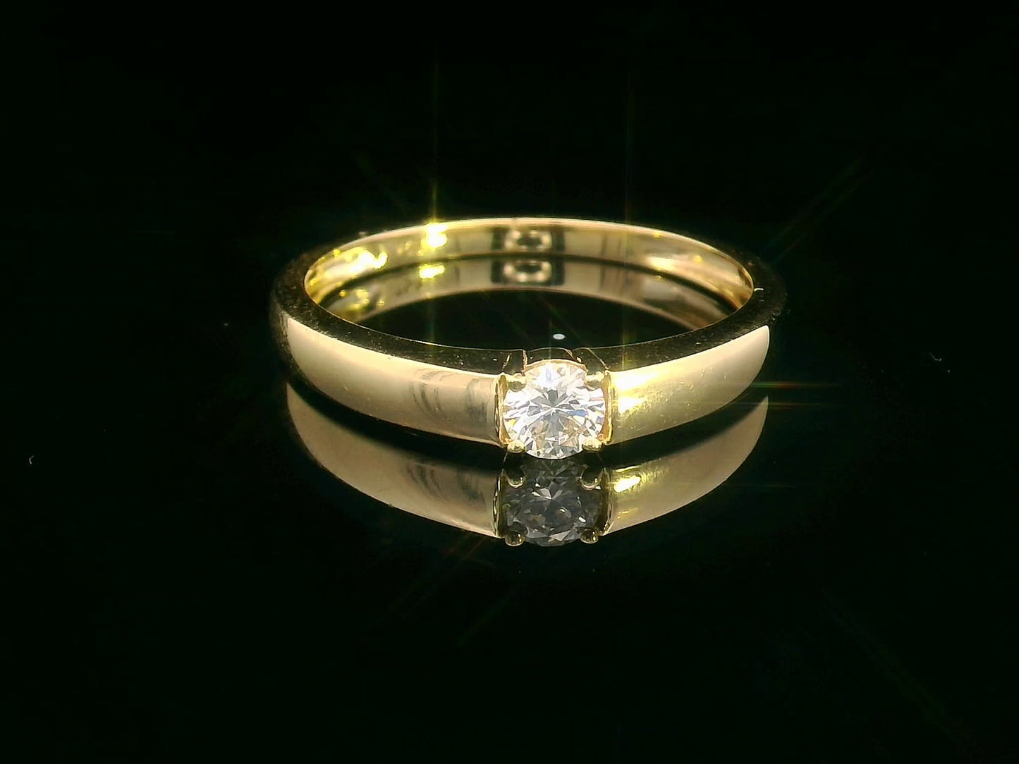 Tapered 18K yellow gold solitaire ring with a 0.30 carat round diamond in a sleek four-prong setting.